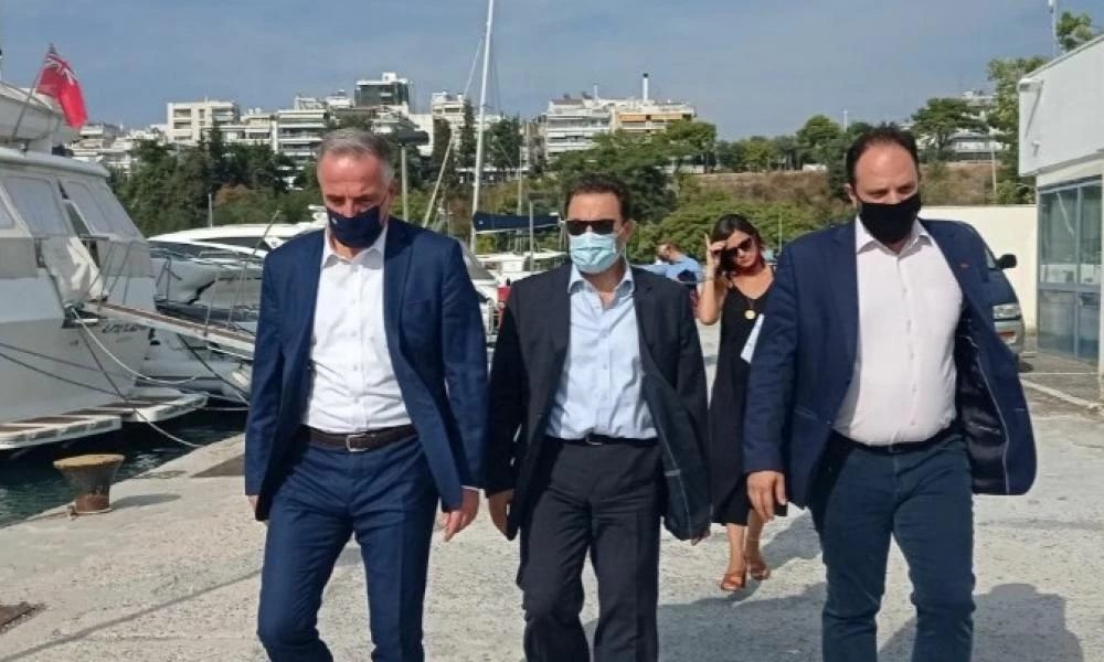 Αυτοψία Καλαφάτη και εκπροσώπων της ΕΕΣΥΠ, του ΤΑΙΠΕΔ και της ΕΤΑΔ στη μαρίνα της Κρήνης